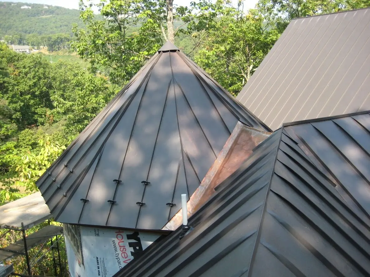 Professional Roof Tarp Installation by Craftsman Roofing in Vinco